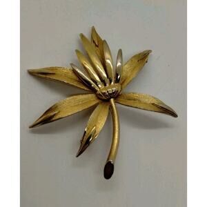 Vintage PIM Signed Flower Brooch - Gold Tone Beautiful Texture